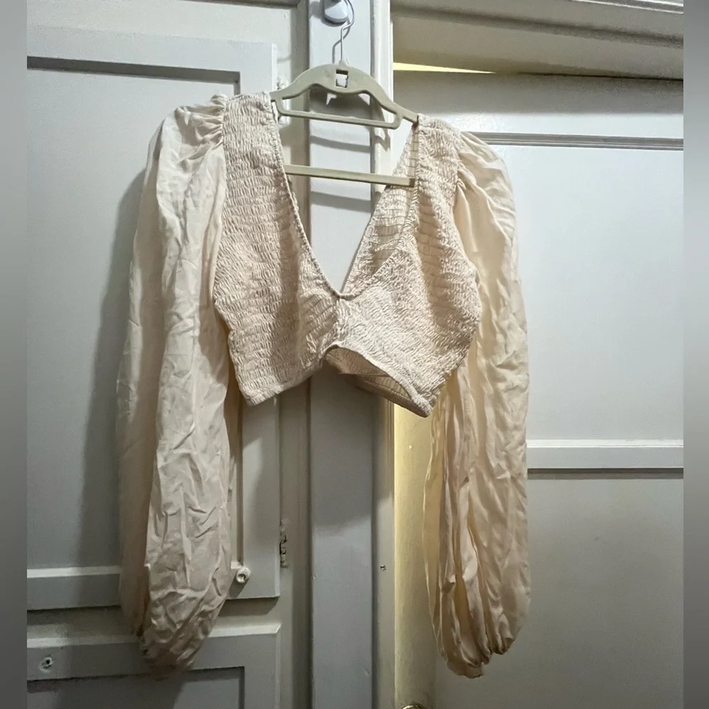 Indah Biru crop top New size M/L in pearl
